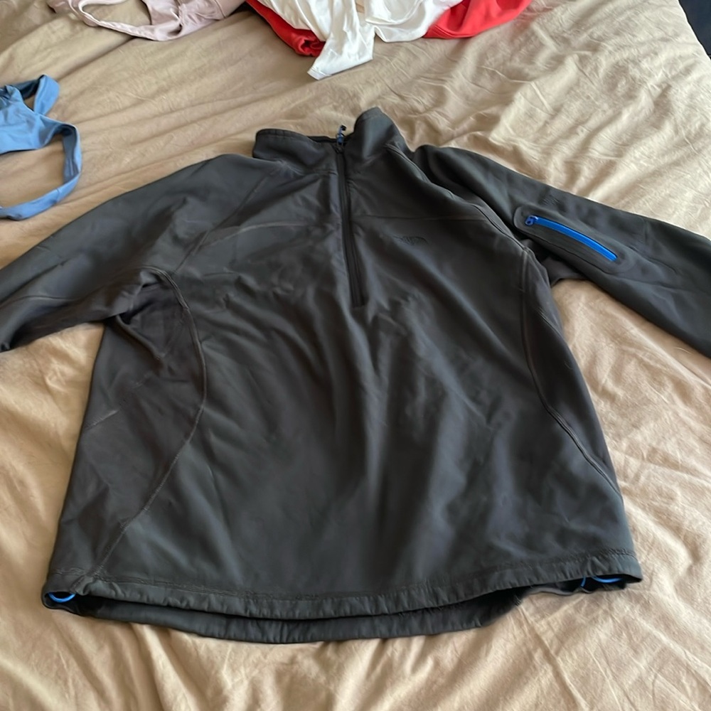 Men’s north face jacket in dark grey